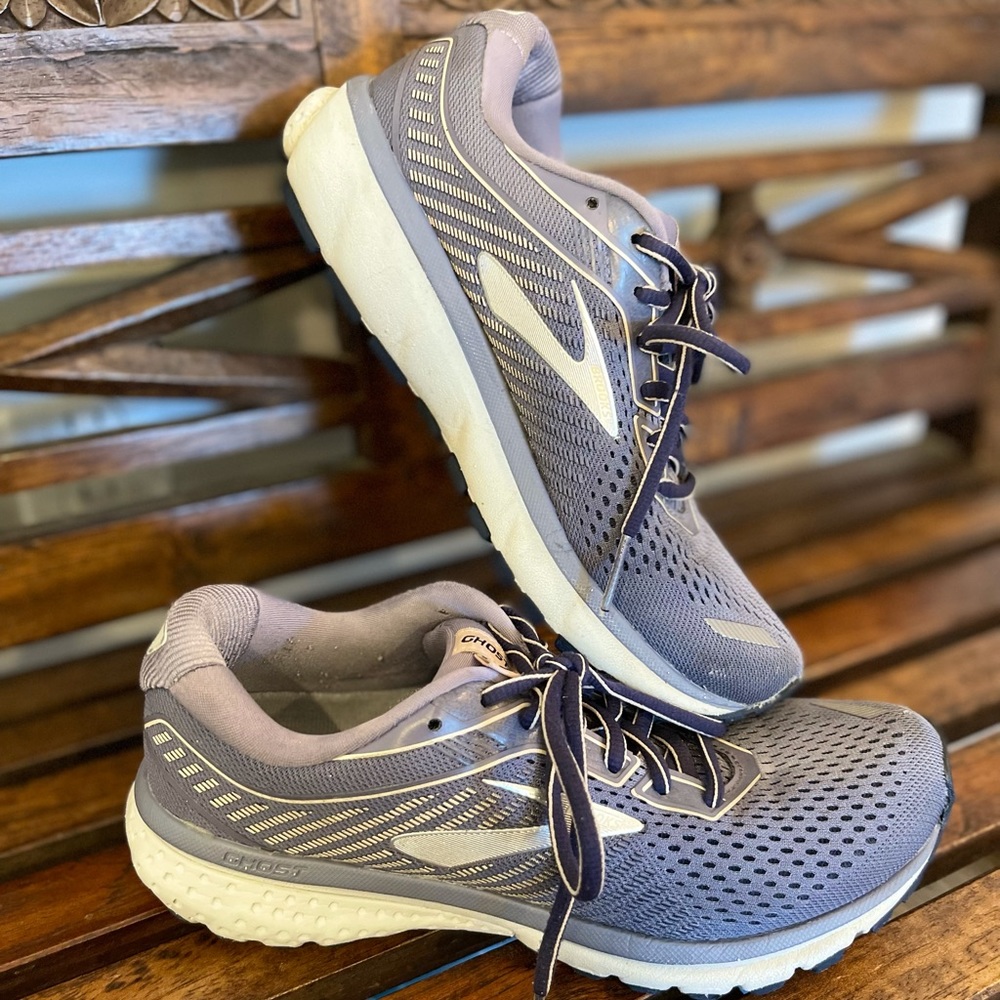 Women’s Brooks Ghost 12 running shoe. Sz 7